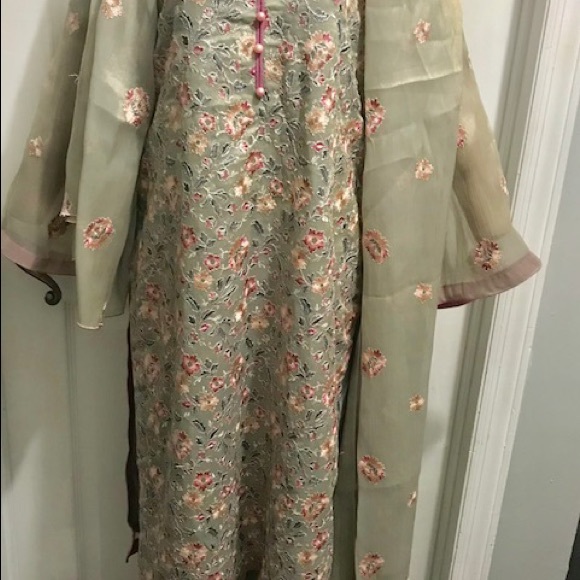 Gray georgette with pink work - Picture 2 of 2